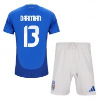 Camisa de Futebol Itália Matteo Darmian #13 Equipamento Principal Infantil Europeu 2024 Manga Curta (+ Calças curtas)